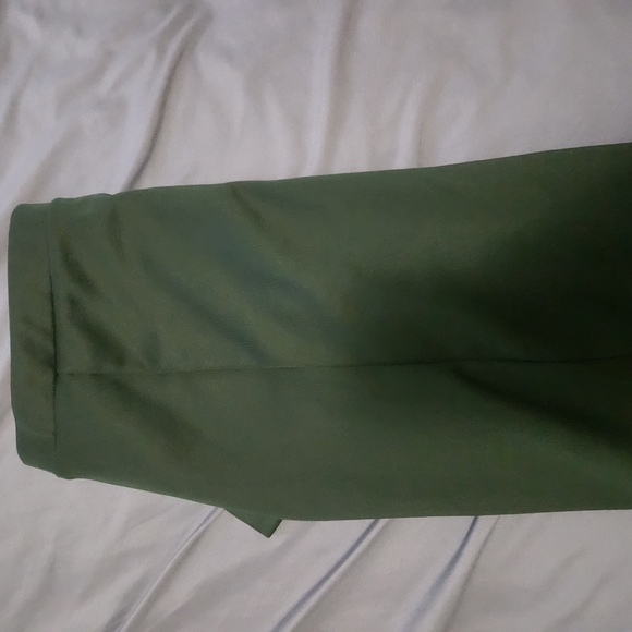 Green mini skirt - Picture 2 of 4